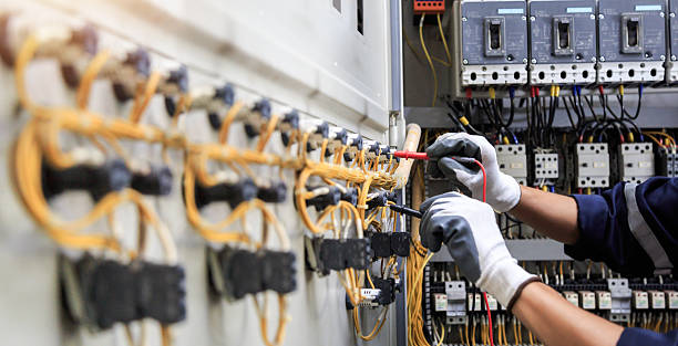 Professional Electrician technician working in Winfield, IA